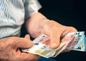 Έρχεται εβδομάδα πληρωμών για συντάξεις και επιδόματα- Όλες οι ημερομηνίεςΠότε μπαίνουν τα χρήματα στους τραπεζικούς λογαριασμούς - Τι θα ισχύσει με τα επιδόματα ΟΠΕΚΑ και ΔΥΠΑ