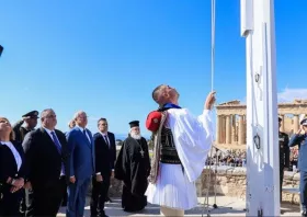 Ο Ξυλαγανιώτης εύζωνας Κ. Μαυρίδης ύψωσε την ελληνική σημαία στην Ακρόπολη