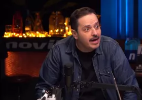 Ο γνωστός κωμικός Τσουβέλας σχολιάζει: «Δεν έχω δει πιο μεγάλα σκυλιά από την Κομοτηνή!»