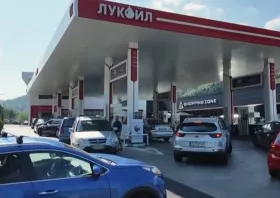 «Οι Έλληνες σχηματίζουν ουρές στα βενζινάδικα της Βουλγαρίας»