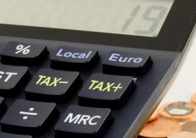 Ο «χάρτης» πληρωμών και φοροελαφρύνσεων για το 2026