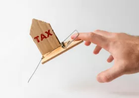 Διπλή παγίδα υπερφορολόγησης σε ελεύθερους επαγγελματίες