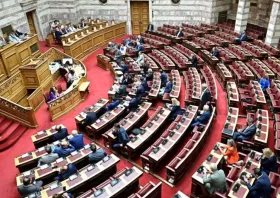 Βουλή: Με ψήφους μόνο της ΝΔ πέρασε το νέο Πειθαρχικό Δίκαιο δημοσίων υπαλλήλων
