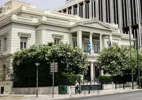 ΥΠΕΞ: Ανησυχία για την περαιτέρω κλιμάκωση της σύρραξης στη Μ. Ανατολή