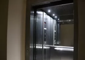 Σε λειτουργία η νέα πλατφόρμα για την ηλεκτρονική απογραφή όλων των ανελκυστήρων της χώρας
