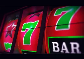 Νέες Ψηφιακές Αίθουσες Arcade Με Φρουτάκια Προσελκύουν Επισκέπτες Τα Βράδια
