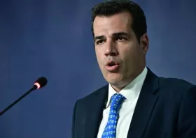 Θ. Πλεύρης: Υψώνουμε ένα τεράστιο τείχος στην παράνομη μετανάστευση, αφήνουμε μια πόρτα ανοιχτή στη νόμιμη