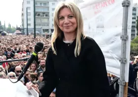 Πάει για να σπάσει τα κοντέρ; 
