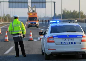 Έβρος: Αλλοδαποί σε κλεμμένο όχημα με ξένα έγγραφα, ένας χωρίς δίπλωμα