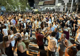 Ξυλαγανή: Το τριήμερο αντάμωμα που γέμισε την πλατεία με χορό και παράδοση